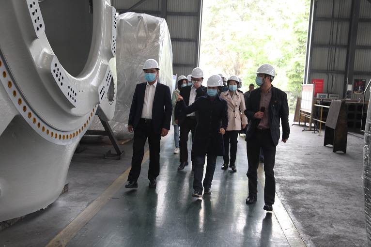 德陽市委常委、市委組織部部長、市委“兩新”組織工委書記王華蓉蒞臨仟坤集團調研復工復產情況