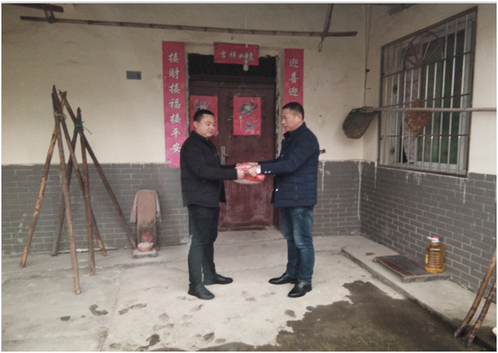 寒冬慰問(wèn)暖民心 仟坤集團(tuán)黨員慰問(wèn)共建村困難群眾