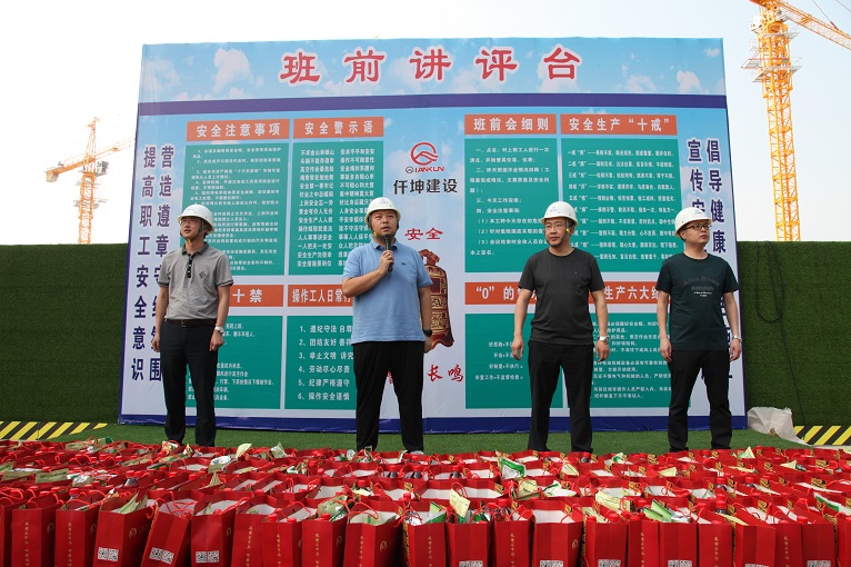 仟坤集團(tuán)工會(huì)“送清涼”慰問(wèn)施工一線職工