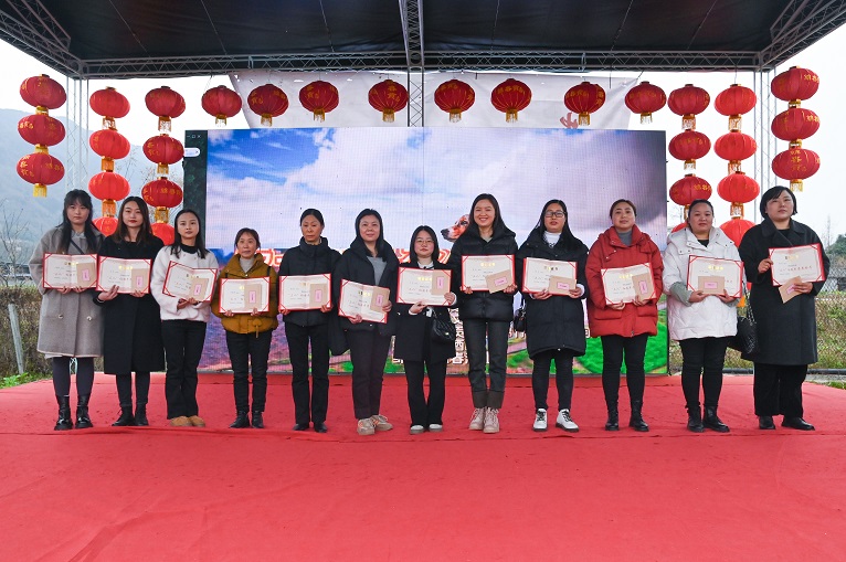 仟坤集團內開展“三.八”紅旗手表彰暨春季賞花活動