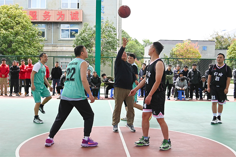 仟坤集團(tuán)第二屆“仟坤杯”籃球邀請(qǐng)賽正式開賽