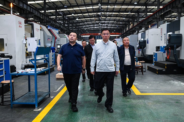 德陽市委副書記、市長黃朝陽蒞臨仟坤集團調(diào)研指導(dǎo)